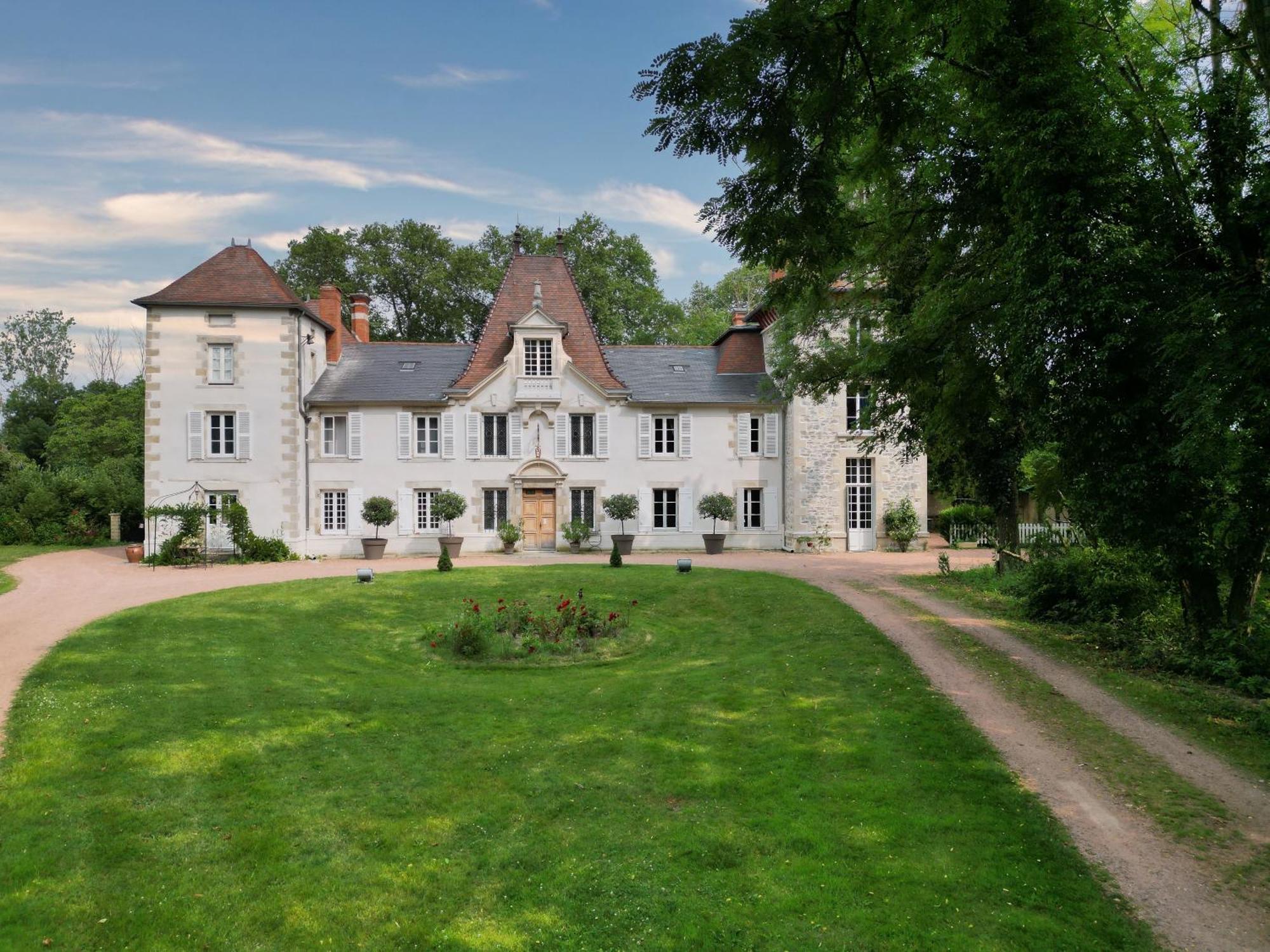 Chateau Du Guerinet Saint-Priest-Bramefant Bagian luar foto